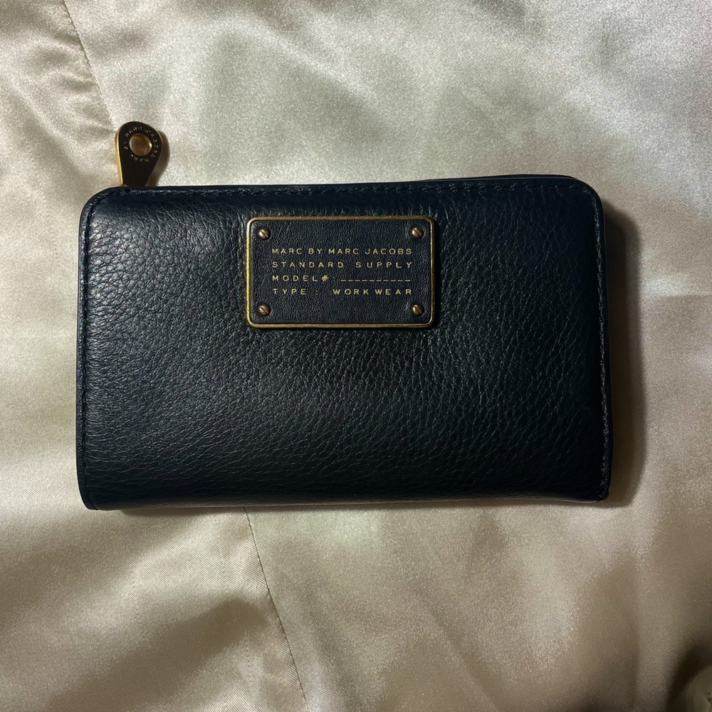 MARC BY MARC JACOBS Standard Supply Wallet - Picture 1 of 8